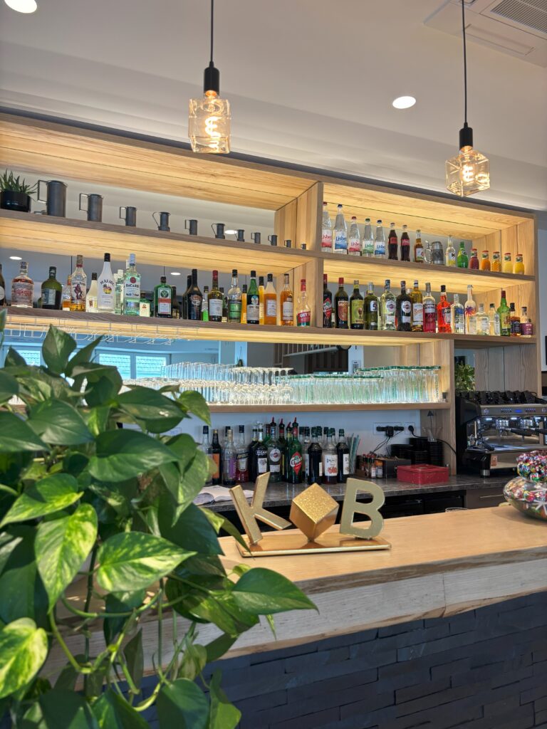 Bar
